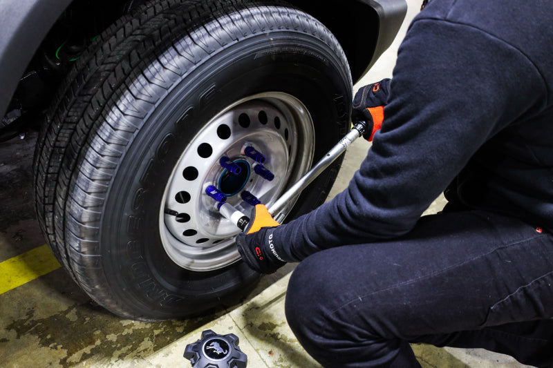 Mishimoto MMLG-15-27LNC FITS: Lug Nuts FITS: Aluminum Locking Lug Nuts M12x1.5 27pc Set Neo Chrome Lug Nuts