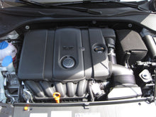 Load image into Gallery viewer, K&amp;N Engineering 33-2331 FITS:K&amp;N Replacement Air Filter VOLKSWAGEN JETTA 2005-2010, RABBIT 2007-2009 2.5L L5 Air Filters Drop In