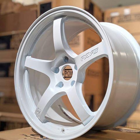 Gram Lights WGCRQ38DCPP - 57CR 17x9 +38 5x100 Ceramic White Pearl Wheel